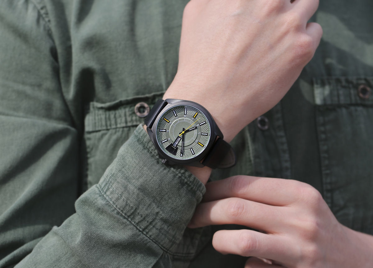 poignet avec une montre